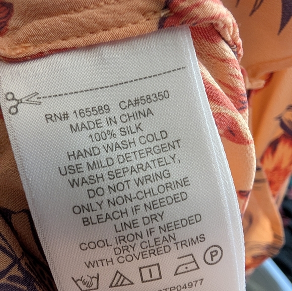 Equipment Quinne in Cantaloupe Floral Silk Oversized Button Down Shirt SZ Small - Picture 7 of 9